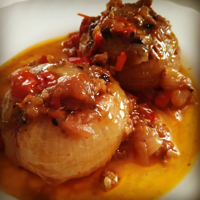 Cebollas Rellenas de Carne — Receta tradicional de El Entrego | Comer en Asturias